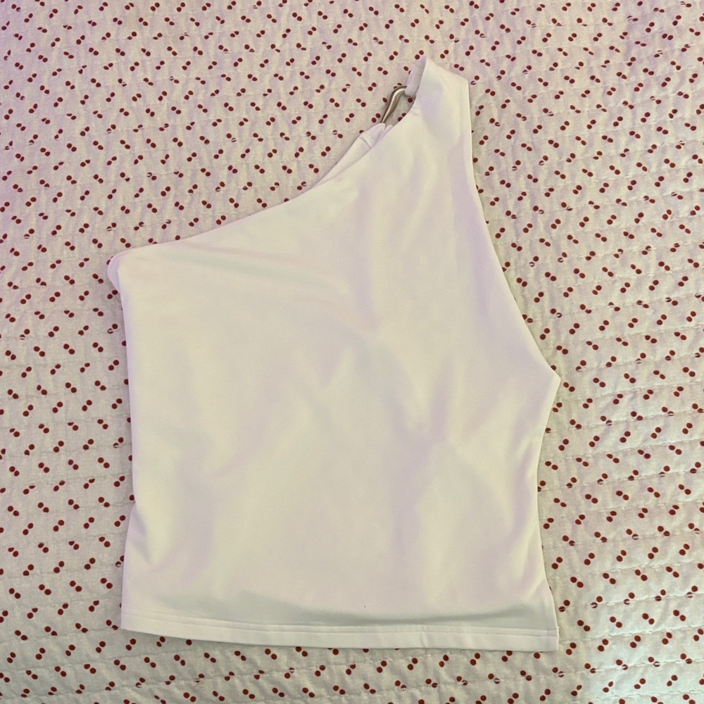 Elegant White One-Shoulder Top With Silver Detail
Never worn